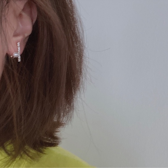 🚨4/$10🚨 NEW Silver Post 1990 Pearl and Rhinestone Drop Earrings - Picture 8 of 9